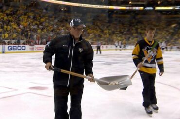 Nashville Predators fan throws catfish onto ice in Game 1