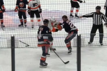 Fight - Oliver Wahlstrom vs. Oskar Lindblom Flyers at Islanders March 20 2021
