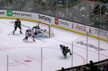 Campbell's heroics can't stop this Kempe blast!