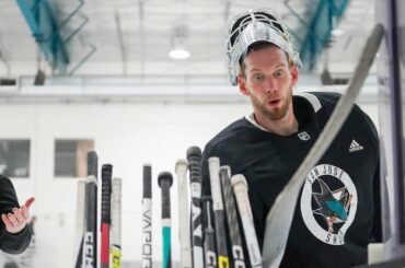 Sharks goalie dilemmas in 2023