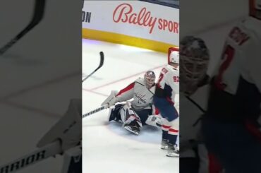 Columbus Blue Jackets VS Washington Capitals TOP Highligh 🏒Gavin Bayreuther flashed his punch💨