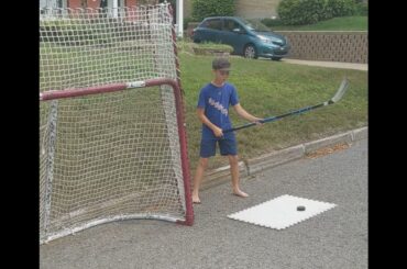 HBK Scoop de puck 'reversed' hockey Michigan goal !