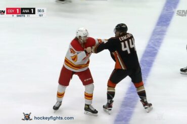 Noah Hanifin vs Maxime Comtois Dec 23, 2022