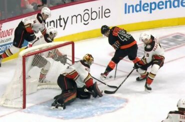 Between-the-legs beauty from Frost! 🥶