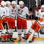 Ducks score 2 beauties in 24 to steal lead from Avs