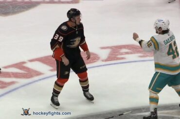 Jonah Gadjovich vs Sam Carrick Jan 6, 2023