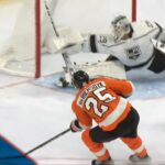 Flyers' Owen Tippett Splits Defence And Feeds James van Riemsdyk To Open Scoring vs. Kings