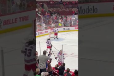 Кравцов подарил шайбу фанатке | Kravtsov gifted the puck to fan #nhl #кравцов #warmup