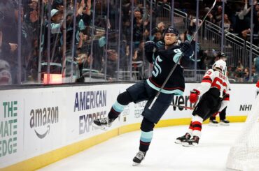 Burakovsky calls game from the dot!