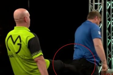 Michael van Gerwen kicks Cameron Menzies' Ass after Crazy Leg - 2022 PDC Player's Championship