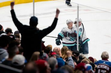 Yanni Gourde does it in OT!