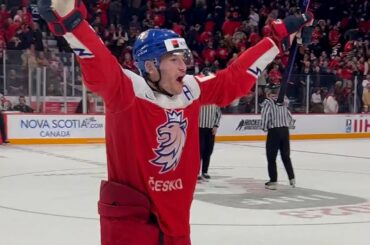 Tři góly ze semifinále a radost na ledě i před kabinou. Čeští junioři budou hrát o zlato