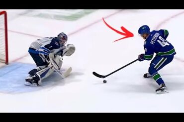 Elias Pettersson is an offensive mastermind.. THIS is why.