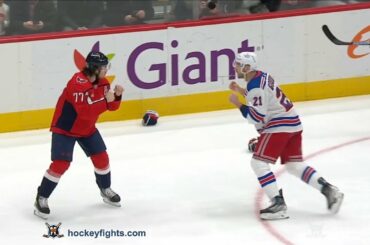Barclay Goodrow vs T J  Oshie Feb 25, 2023