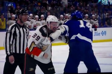NHL hockey fight - Pat Maroon(Lightning) vs. Sam Carrick(Ducks)