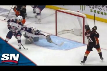 Ducks' Ryan Strome Makes Cheeky Pass To Give Trevor Zegras A Wide-Open Net vs. Blue Jackets