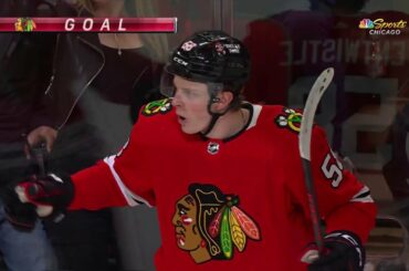 MacKenzie Entwistle puts the Blackhawks on the board first #Shorts #Bruins | NBC Sports Chicago