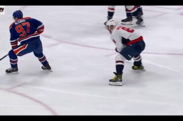 Alex Ovechkin stops Oilers 2 on 1 rush stealing a puck from McDavid (5 dec 2022)
