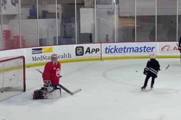 'The Last of Us' star Keivonn Woodard takes shots on Capitals goaltender Charlie Lindgren