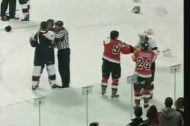 Ottawa Senators vs Philadelphia Flyers Huge hockey fight!