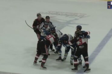 Janick Asselin frappe André Bouvet-Morissette dans l'extension + Danick Crête paye le prix -30-12-22