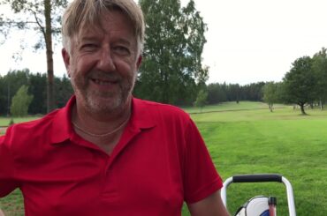 Juha Hirvi ja Rasmus Kupari golffaamassa