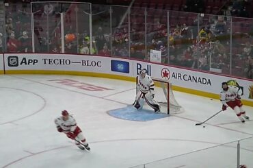 Carolina Hurricanes goalie Antti Raanta warms up 3/7/22