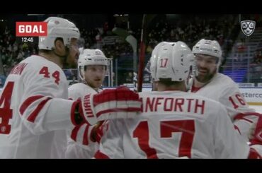 Danforth scores off Daugavins feed