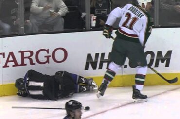 Kyle Brodziak hits Anze Kopitar [HD]