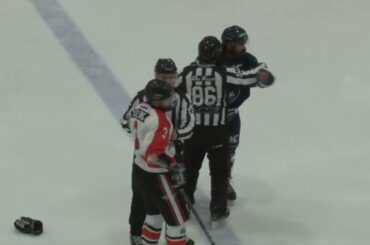 Nicolas Dumulong fuit Samuel Lévesque après sa mise en échec sur Simon Chevrier - 10-02-23