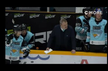 Hugo Gallet ulosajo selästä taklaamisesta - Elias Vilen talutetaan kentältä sekavan oloisena