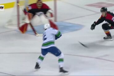 Andrei Kuzmenko's assist on Dries's goal vs Flames (14 dec 2022)