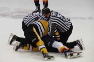 Drake Rymsha (Sarnia) vs Warren Foegele (Erie) OHL Playoffs 3-25-17