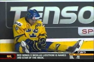 Robin Lehner goes off after WJC refs blown call 2011-01-03