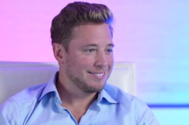 Cam Atkinson chats with Nasher while playing EA Sports NHL23