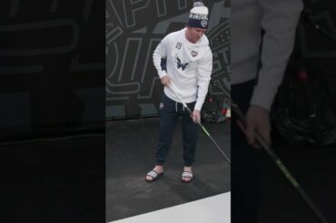 🇸🇪 Svenskarna i Caps utmanar varandra | Backstrom and Gustafsson 'Pigskin Challenge'