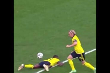 Isak magical assist 👀⚽