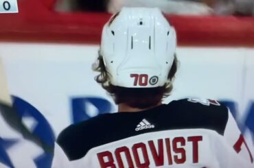 Jesper Boqvist makes it 2-0 in FLA on a CRAZY play.