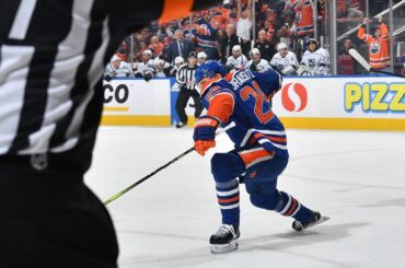 DRAISAITL has goal #1 for the Oilers! 💙🧡