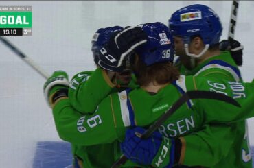 Sakari Mannine's long-range blast