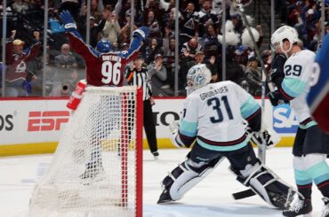 The Moose is loose! Tie game!