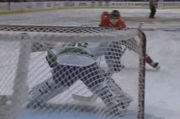 NHL Playoffs - Michael Frolik Penalty Shot Goal + Cory Schneider's Injury (April 24 2011)