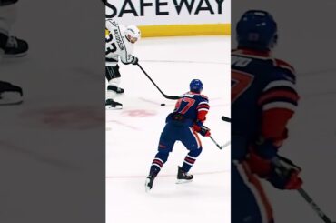 Captain Kopitar in the final seconds to TIE IT! 😱