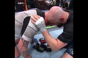 What a moment between Cummings and Herman ❤️ #UFCKansasCity