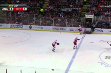 Darren Helm cranks Jason Blake