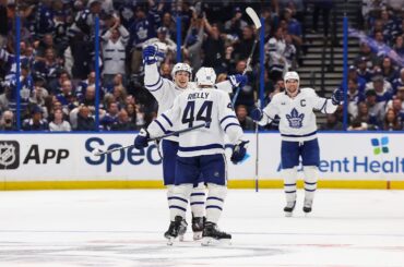 Morgan Rielly stuns the Bolts! Ties the game in Game 4!