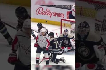 Martin Feherváry strelil neobyčajný gól s hlavou 🏒 #hockey #shorts #slovakia #goalmoment #nhl