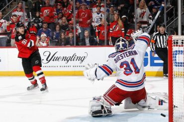 Dawson Mercer shorthanded has the Devils up 3-0!