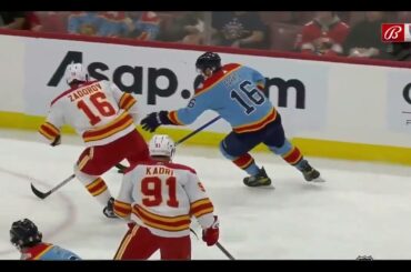 Nikita Zadorov stops Alex Barkov with shoulder to shoulder hit (19 nov 2022)