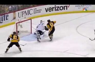 Hagelin deflects one in | vs Sharks